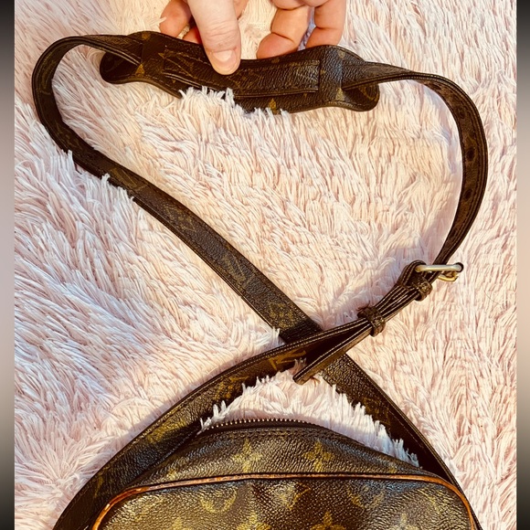 LOUIS VUITTON PETIT MARCEAU MONOGRAMMED CROSSBODY BAG / INCL COA / MRSP $1,423 - Picture 13 of 16